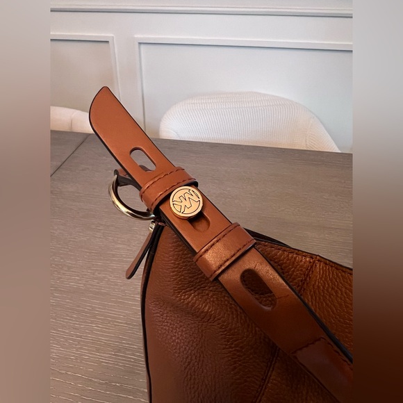 Michael Kors Tan Leather Shoulder Bag - Picture 7 of 16